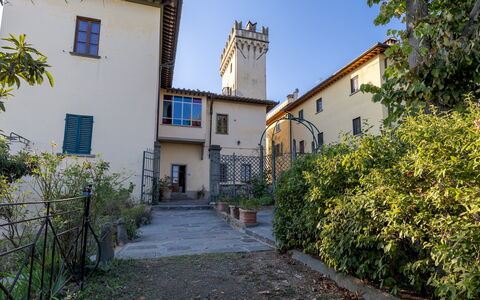 Villa Treggiaia 12+2: Facciata, Casa, Estate, Hacienda, Cortile, Villa, Cortile, Balcone