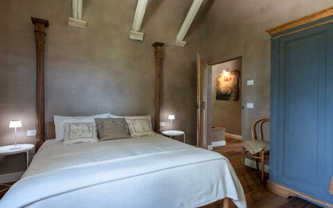 Villa Dianella 8+2: Interior Design, Camera Da Letto, Mobilia, Parete, Letto, Lenzuolo, Legna, Pavimentazione, Pavimento, Bedding