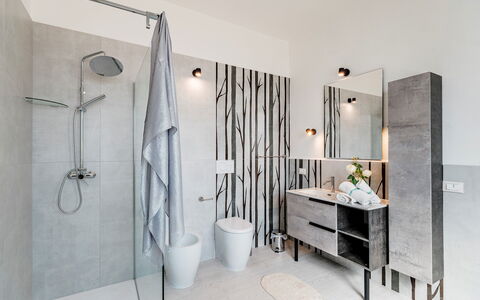 Nova Domus 6: Interior Design, Pavimentazione, Pavimento, Idraulico Fixture, Illuminazione, Casa, Mobilia, Piastrella, Bagno, Idraulico