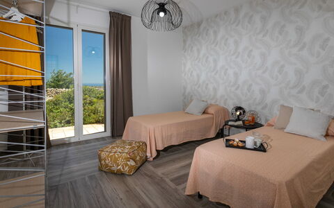 Dimora degli Ulivi 10: Mobilia, Interior Design, Legna, Camera Da Letto, Pavimento, Pavimentazione, Biancheria, Tessile, Letto, Lenzuolo