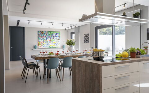 Villa Maria Paradiso 10: Mobilia, Cucina, Interior Design, Controsoffitto, Pavimentazione, Lampada, Parete, Cucina & Sala Da Pranzo Tavolo, Sala Da Pranzo, Soffitto