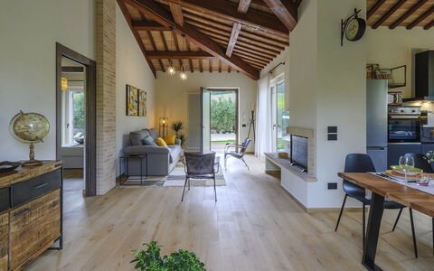 Villino le Moie 4+2: Mobilia, Interior Design, Pavimentazione, Legna, Divano, Soffitto, Casa, Soggiorno, Sedia, Pavimento