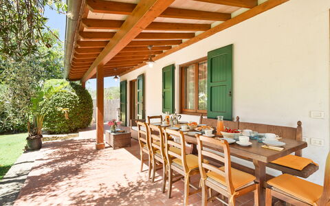 Villa Castiglione 9: Legna, Mobilia, Portico, Casa, Porta, Villetta, Cucina & Sala Da Pranzo Tavolo, Mobili Da Esterno, Tavolo Esterno, Color Legno