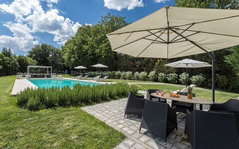 Villa Pianello 10: Piscina, Mobili Da Esterno, Mobilia, Giardino, Lettino, Ricorrere, Landscaping, Shade, Sedia, Ombrello