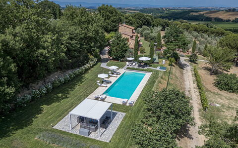 Villa Pianello 10: Piscina, Estate, Landscaping, Villa, Parco, Mobili Da Esterno, Backyard, Hacienda, Ricorrere, Piantagione