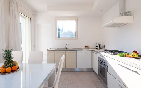 Villa Bianca 10: Interior Design, Mobilia, Pavimentazione, Legna, Cucina, Controsoffitto, Casa, Pavimento, Camera, Elettrodomestico Da Cucina