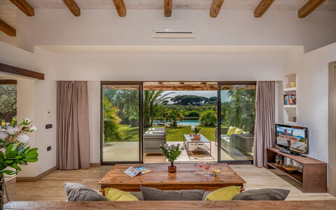 Villa Pineta 6: Interior Design, Mobilia, Pavimentazione, Legna, Casa, Divano, Pavimento, Tavolo, Soffitto, Soggiorno