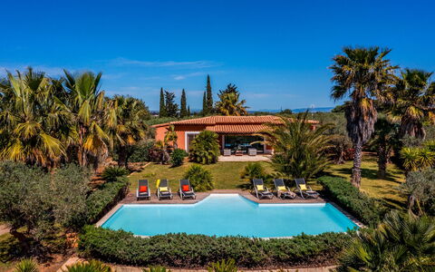 Villa Pineta 6: Blu, Albero, Piscina, Ricorrere, Eco Hotel, Estate, Hacienda, Landscaping