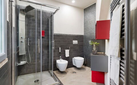 Villa Tiberio 6+2: Parete, Idraulico Fixture, Pavimentazione, Interior Design, Lavello, Bagno, Pavimento, Gabinetto, Idraulico, Lavandino Del Bagno