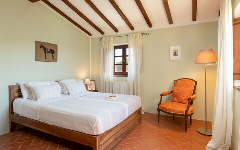 Villa Allodola 12: Mobilia, Interior Design, Parete, Pavimentazione, Pavimento, Legna, Letto, Camera Da Letto, Soffitto, Casa