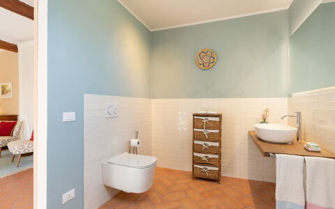 Villa Allodola 12: Pavimentazione, Pavimento, Interior Design, Idraulico Fixture, Bagno, Casa, Idraulico, Camera, Rubinetto, Piastrella