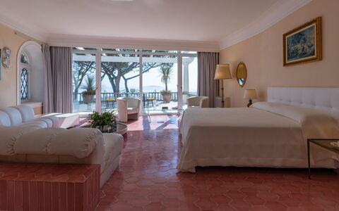 Villa Carina 12: Mobilia, Interior Design, Camera Da Letto, Letto, Pavimento, Pavimentazione, Lenzuolo, Bedding, Biancheria, Telaio Del Letto