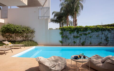 Villa Carrubo 4: Piscina, Mobili Da Esterno, Ricorrere, Materiale Composito, Eco Hotel, Shade, Tempo Libero, Lettino, Villa, Pianta Della Casa