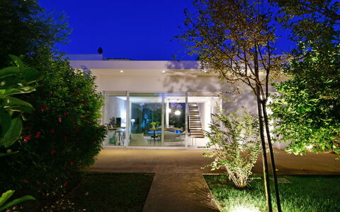 Villa Carrubo 4: Illuminazione, Casa, Giardino, Shade, Paesaggio Di Illuminazione, Lampada, Landscaping, Cortile, Backyard, Estate