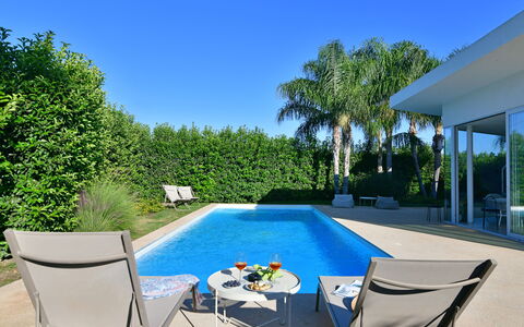 Villa Mandorlo 4: Blu, Piscina, Mobili Da Esterno, Mobilia, Ricorrere, Shade, Tempo Libero, Sedia, Giardino