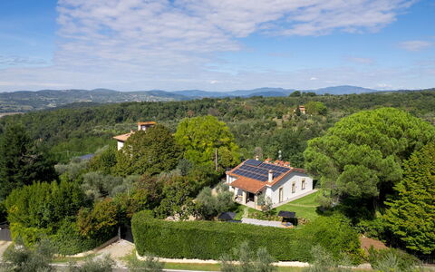 La Villanella 6: Albero, Natura, Casa, Casa, Vegetazione, Zona Residenziale, Paesaggio, Tetto, Area Rurale, Collina