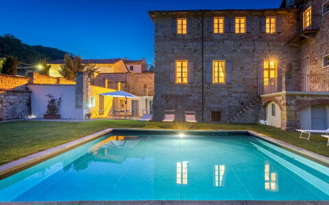 Palazzo Pozzo Bonelli 14: Blu, Piscina, Estate, Dimora, Villa, Cortile, Hotel, Ricorrere, Hacienda, Terme