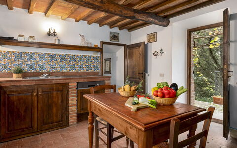 Castellare in Poggio 10: Legna, Interior Design, Pavimentazione, Mobilia, Casa, Cucina, Color Legno, Soffitto, Camera, Latifoglie