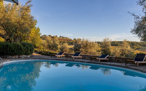 Castellare in Poggio 10: Blu, Piscina, Riflessione, Mobili Da Esterno, Ricorrere, Eco Hotel, Reflecting Pool, Stagno