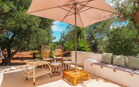 Casale di Amelì 5: Mobilia, Mobili Da Esterno, Sedia, Tavolo, Tavolo Esterno, Ombrello, Shade, Giardino, Vaso Di Fiori, Terrazza