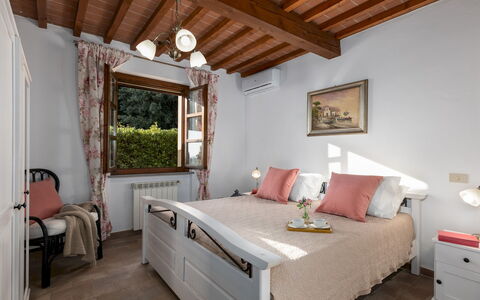 La Nula 4: Mobilia, Letto, Interior Design, Camera Da Letto, Parete, Bedding, Lenzuolo, Legna, Pavimentazione, Camera