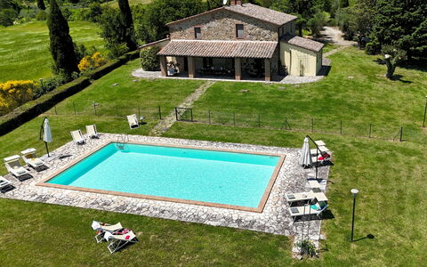 Podere San Lorenzo 12: Piscina, Agriturismo, Estate, Villetta, Prato, Hacienda, Villa, Backyard, Ricorrere, Cortile