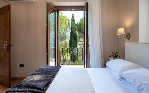 Villa Cherubini 8+1: Interior Design, Mobilia, Letto, Casa, Camera Da Letto, Bedding, Camera, Lenzuolo, Biancheria, Tenda