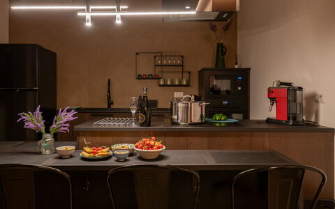 Kapoka 6: Mobilia, Interior Design, Illuminazione, Lampada, Soffitto, Cucina, Pavimentazione, Casa, Elettrodomestico Da Cucina, Camera