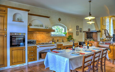 Villa Ipazia 6: Mobilia, Interior Design, Cucina, Soffitto, Controsoffitto, Sedia, Pavimentazione, Tavolo, Cucina & Sala Da Pranzo Tavolo, Camera