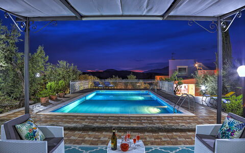Villa Ipazia 6: Piscina, Blu, Mobilia, Ricorrere, Sedia, Vaso Di Fiori, Eco Hotel, Mobili Da Esterno, Materiale Composito, Pianta Della Casa