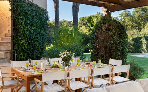 Villa Puntala 10: Mobilia, Tavolo, Sedia, Mobili Da Esterno, Cucina & Sala Da Pranzo Tavolo, Tavolo Esterno, Giardino, Ristorante, Shade, Terrazza
