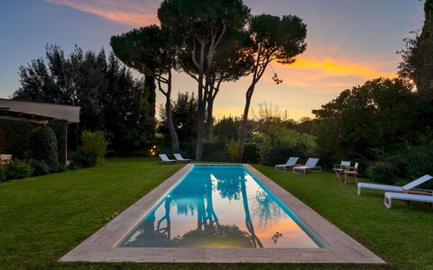 Villa Puntala 10: Piscina, Blu, Ricorrere, Giardino, Mobili Da Esterno, Terme, Estate, Landscaping, Prato, Shade