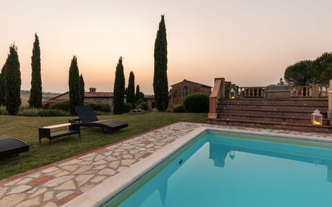 Casale Fienile 8: Piscina, Mobili Da Esterno, Estate, Hacienda, Shade, Cortile, Villa, Ricorrere, Landscaping, Cortile