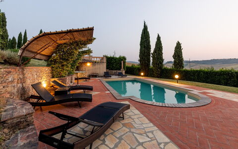 Casale Teatro 10: Piscina, Hacienda, Estate, Villa, Landscaping, Cortile, Eco Hotel, Flagstone, Ricorrere