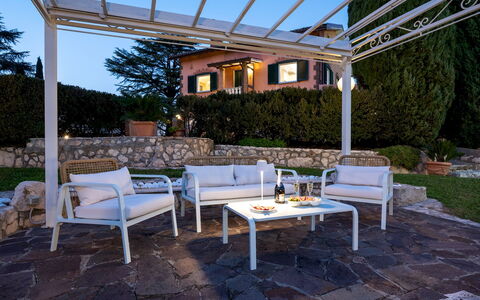 Tenuta Cavi 10: Mobilia, Mobili Da Esterno, Sedia, Shade, Giardino, Struttura Esterna, Tavolo Esterno, Terrazza, Landscaping, Design