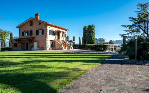 Tenuta Cavi 10: Cielo, Casa, Estate, Villa, Agriturismo, Landscaping, Hacienda, Dimora