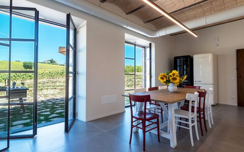 La Buona Maniera 10: Mobilia, Tavolo, Sedia, Cucina & Sala Da Pranzo Tavolo, Bicchiere, Sala Da Pranzo, Color Legno, Latifoglie, Ristorante, Illuminazione Diurna