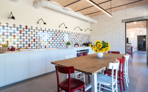 La Buona Maniera 10: Interior Design, Mobilia, Pavimentazione, Cucina, Soffitto, Pavimento, Lampada, Tavolo, Illuminazione, Controsoffitto
