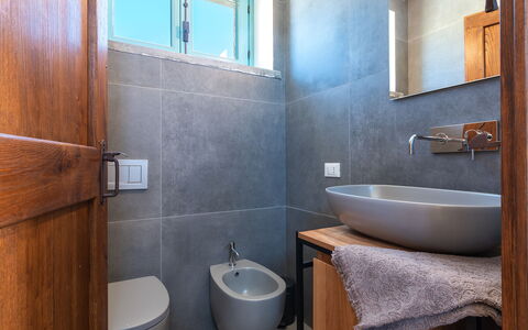 La Buona Maniera 10: Bagno, Idraulico Fixture, Pavimentazione, Parete, Pavimento, Legna, Lavello, Lavandino Del Bagno, Rubinetto, Interior Design