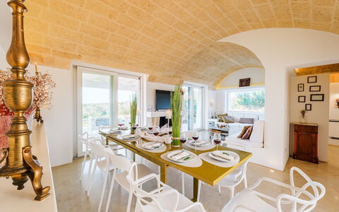 Kyvos 10: Mobilia, Interior Design, Parete, Sedia, Tavolo, Soffitto, Cucina & Sala Da Pranzo Tavolo, Pavimentazione, Pavimento, Sala Da Pranzo