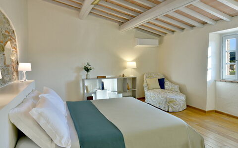 Casa la Pratellaccia 6+2: Parete, Mobilia, Interior Design, Pavimentazione, Pavimento, Camera, Soffitto, Casa, Camera Da Letto, Letto