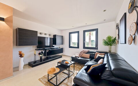 Dimora Solaris 6: Mobilia, Interior Design, Divano, Pavimentazione, Parete, Soggiorno, Legna, Soffitto, Camera, Casa
