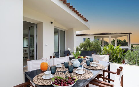 Villa la Maddalena 6+2: Mobilia, Casa, Sedia, Appartamento, Mobili Da Esterno, Cucina & Sala Da Pranzo Tavolo, Porta, Balcone, Tavolo Esterno, Shade