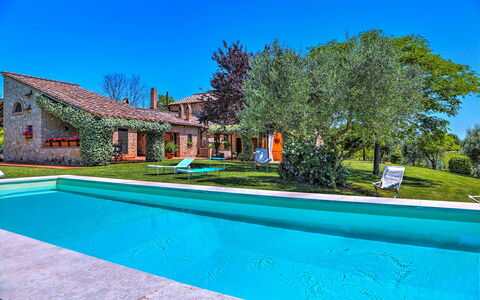 Casale Tre Cipressi 10: Blu, Casa, Architettura, Casa, Estate, Agriturismo, Piscina, Giardino, Prato, Villetta