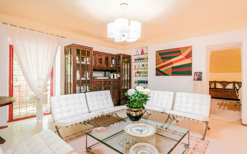 Villa dei Glicini 8+2: Mobilia, Interior Design, Pavimentazione, Pavimento, Divano, Soggiorno, Camera, Tavolo, Appartamento, Casa