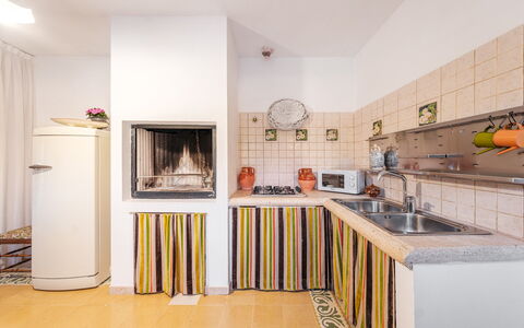 Villa dei Glicini 8+2: Interior Design, Pavimentazione, Cucina, Elettrodomestico Da Cucina, Legna, Apparecchio Major, Pavimento, Soffitto, Controsoffitto, Camera