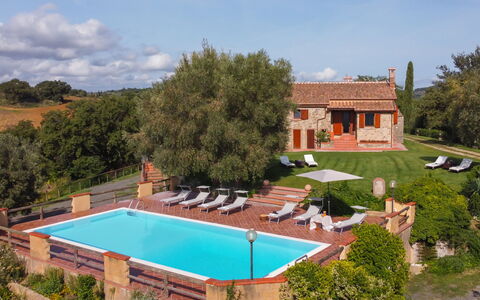 Casale Ombrone 11: Estate, Hacienda, Piscina, Villa, Agriturismo, Dimora, Cortile, Eco Hotel