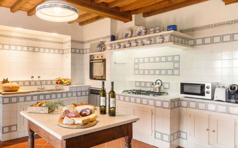 Casale Ombrone 11: Cucina, Pavimentazione, Interior Design, Mobilia, Cabinetry, Pavimento, Controsoffitto, Casa, Elettrodomestico Da Cucina, Camera