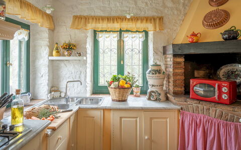 Casale delle Farfalle 12: Interior Design, Mobilia, Legna, Cucina, Illuminazione, Camera, Casa, Pavimentazione, Soffitto, Cabinetry
