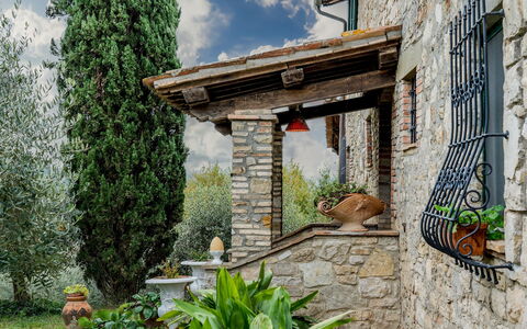 Casale delle Farfalle 12: Parete, Arbusto, Casa, Muro ​​Di Pietra, Villetta, Giardino, Landscaping, Brick, Vaso Di Fiori, Estate